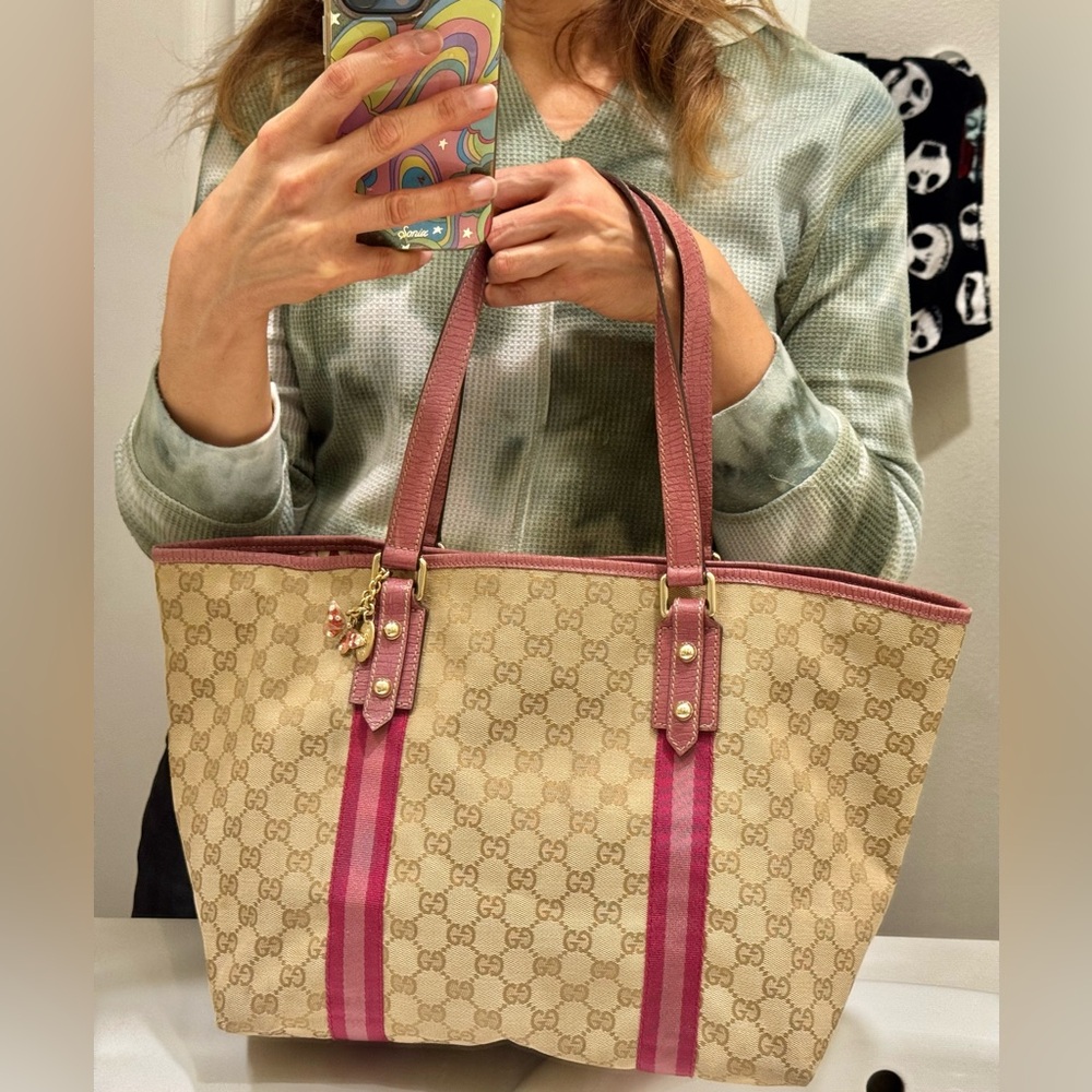 Gucci Jolicuer Tote bag with butterfly charm with COA - Picture 11 of 16